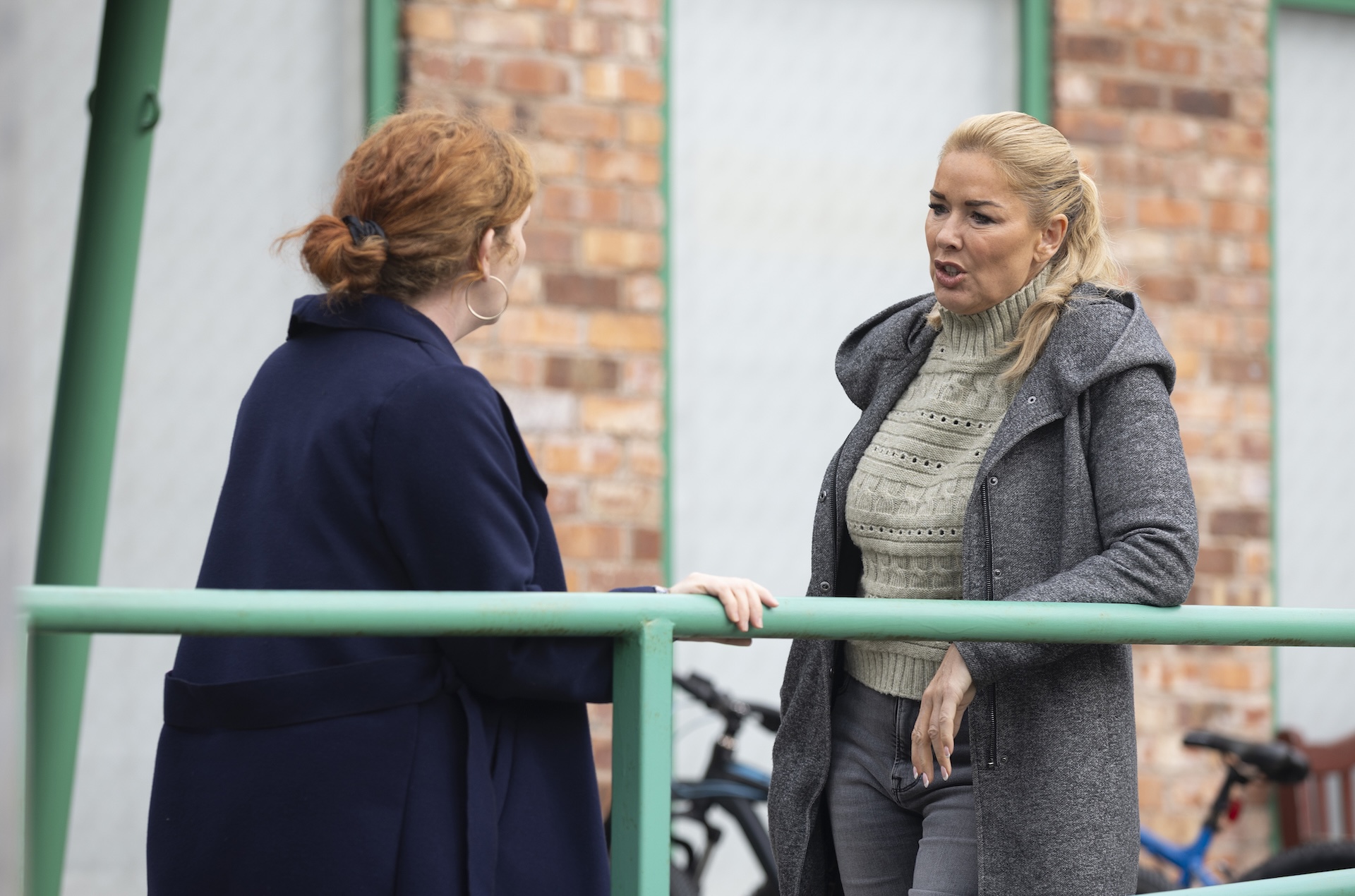 Cassie talking to Fiz in Coronation Street