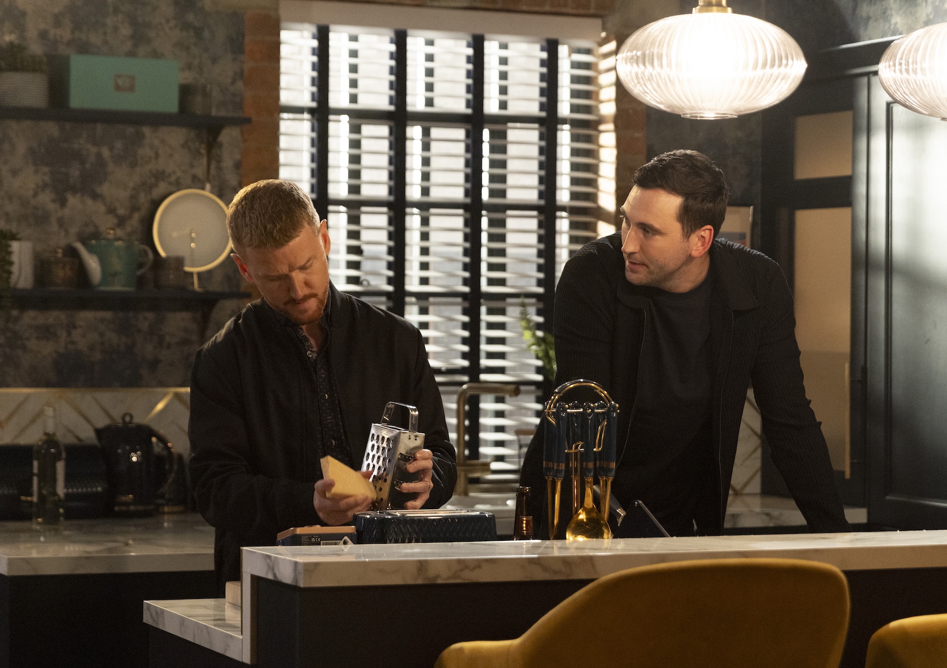 Gary and Kit talking in Coronation Street